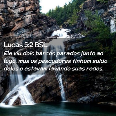 Picture 02 - Lucas 5:2 BSL - Ele viu dois barcos parados junto ao lago, mas os - Bible Verse Picture