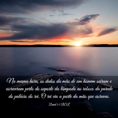 Picture 03 - Daniel 5:5 BSL - Na mesma hora, os dedos da mão de um homem - Bible Verse Picture