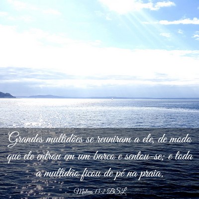 Picture 03 - Mateus 13:2 BSL - Grandes multidões se reuniram a ele, de modo que - Bible Verse Picture