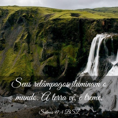 Picture 03 - Salmos 97:4 BSL - Seus relâmpagos iluminam o mundo. A terra vê, e - Bible Verse Picture