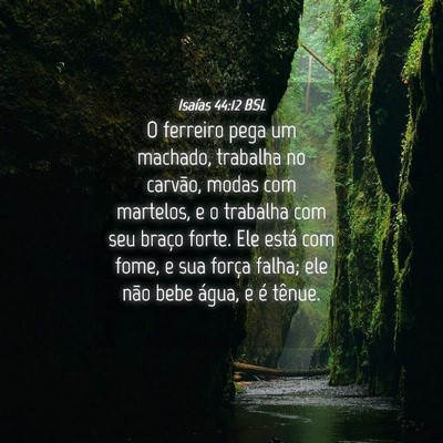 Picture 04 - Isaías 44:12 BSL - O ferreiro pega um machado, trabalha no carvão, - Bible Verse Picture